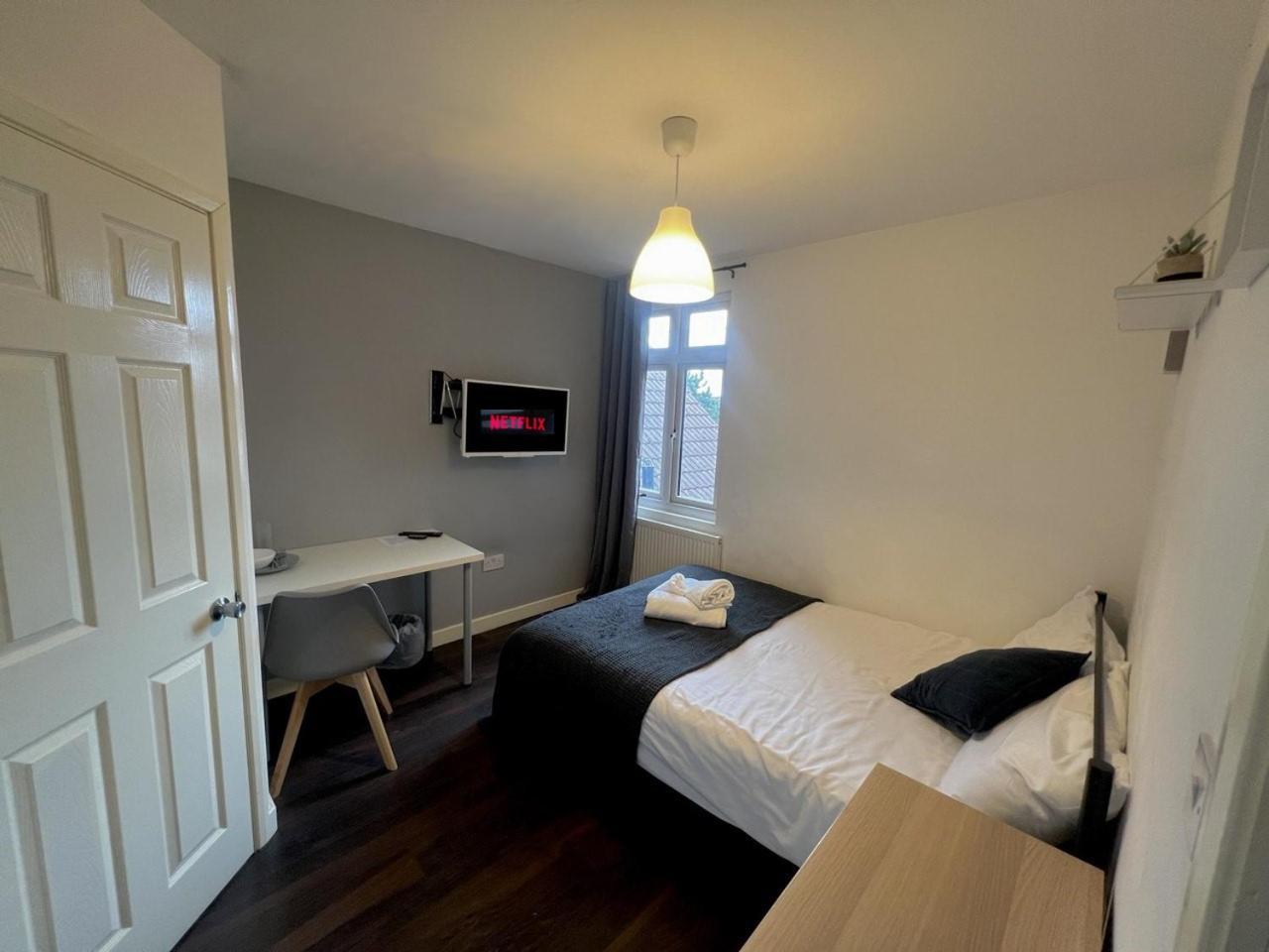 Deluxe Ensuite Double Room With Ensuite Coventry Exterior photo