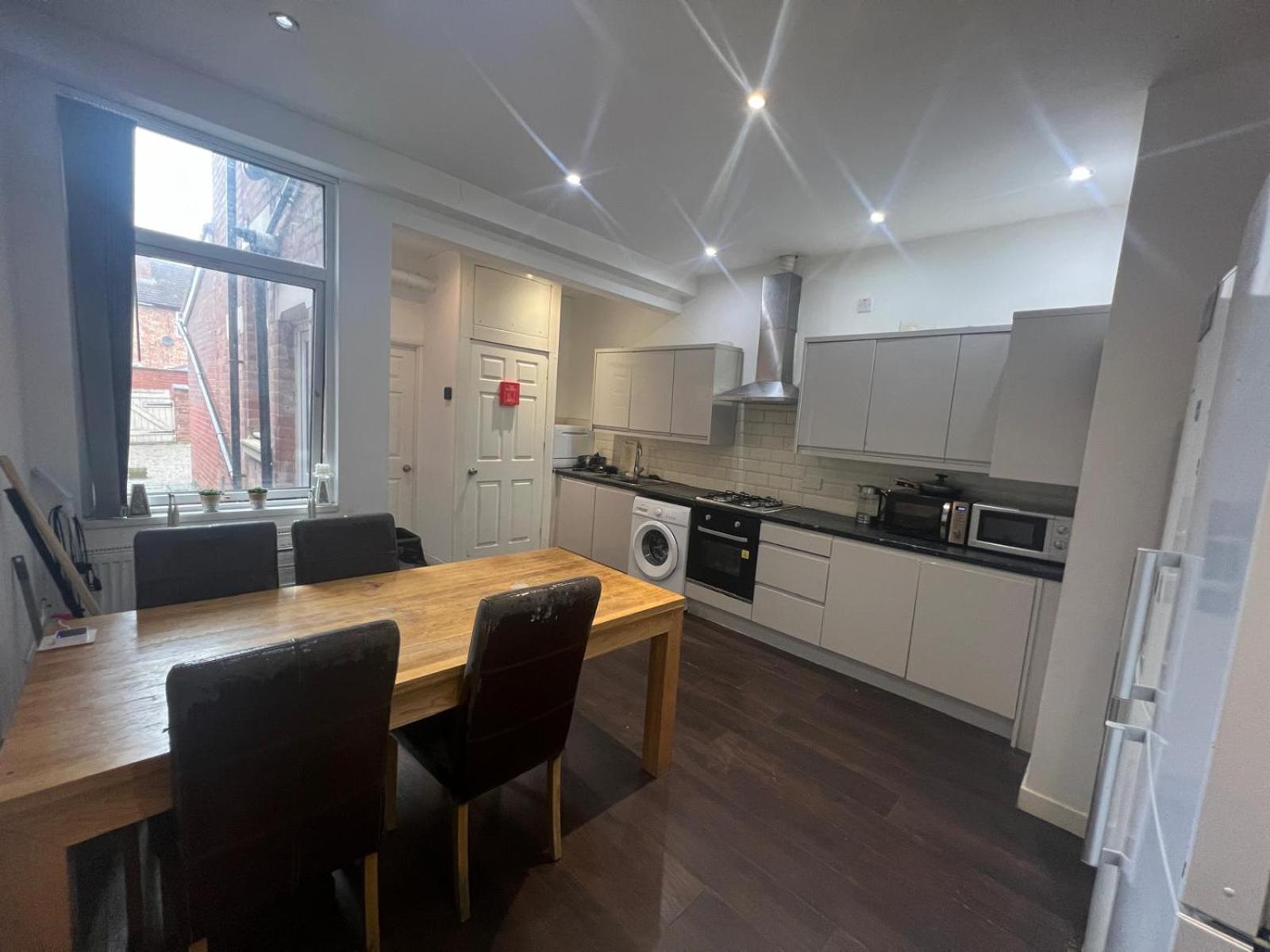 Deluxe Ensuite Double Room With Ensuite Coventry Exterior photo