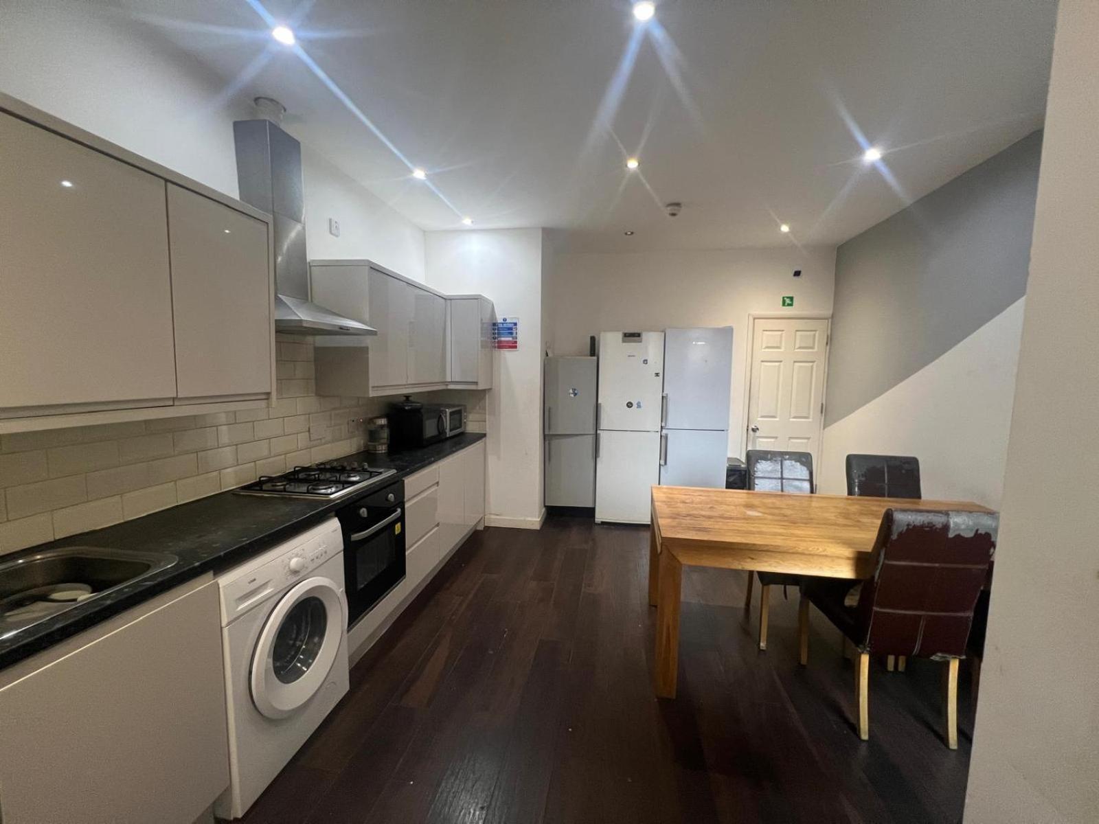 Deluxe Ensuite Double Room With Ensuite Coventry Exterior photo